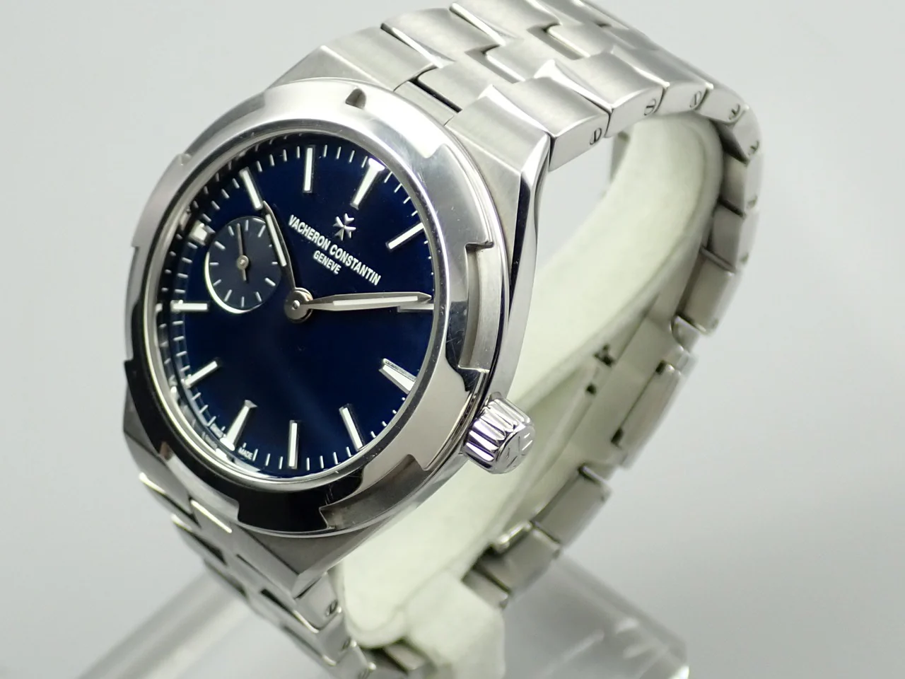 ヴァシュロンコンスタンタン オーヴァーシーズ Ref.2300V/100A-B170 ブルー文字盤 中古 K23M6822 - Image 4