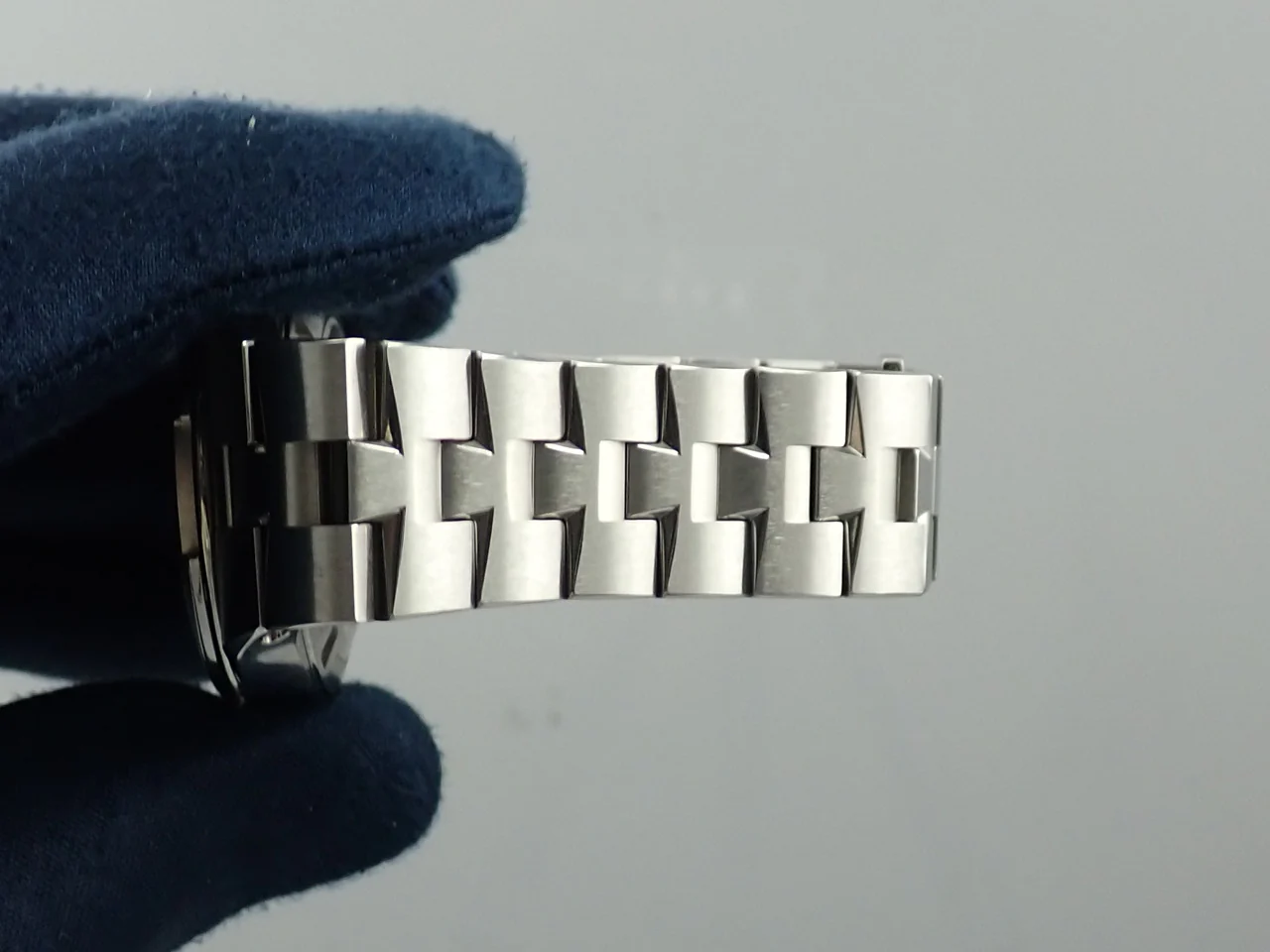 ヴァシュロンコンスタンタン オーヴァーシーズ Ref.2300V/100A-B170 ブルー文字盤 中古 K23M6822 - Image 9