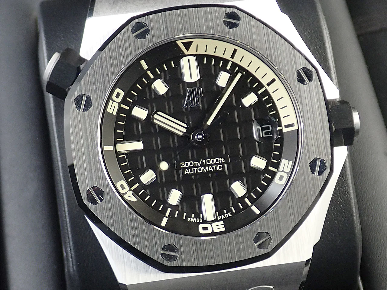 オーデマピゲ ロイヤルオーク オフショア ダイバー Ref.15720CN.OO.A002CA.01 ホワイトゴールド ブラック文字盤 - Image 3