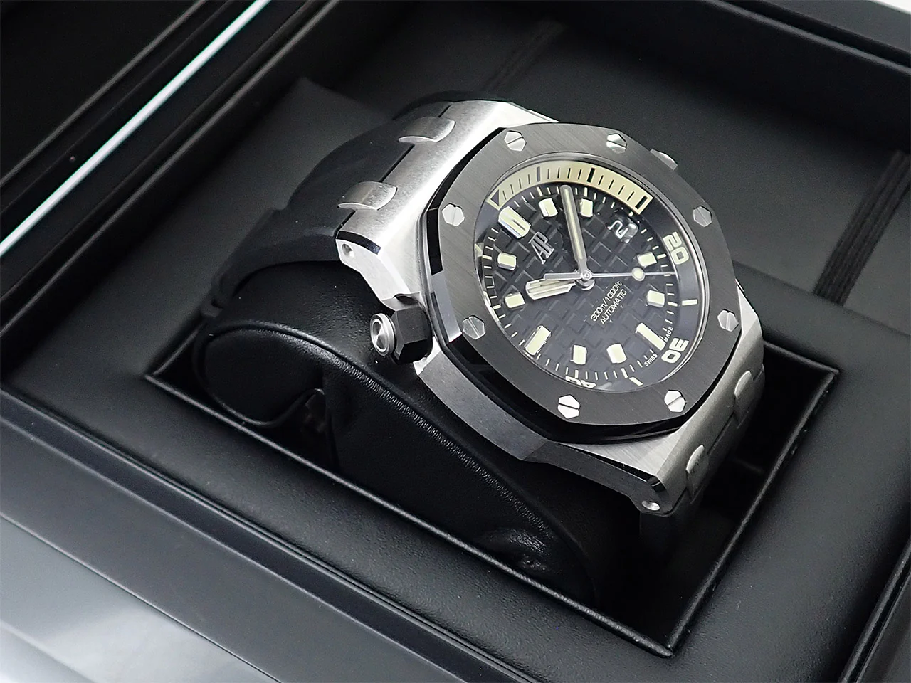 オーデマピゲ ロイヤルオーク オフショア ダイバー Ref.15720CN.OO.A002CA.01 ホワイトゴールド ブラック文字盤 - Image 4