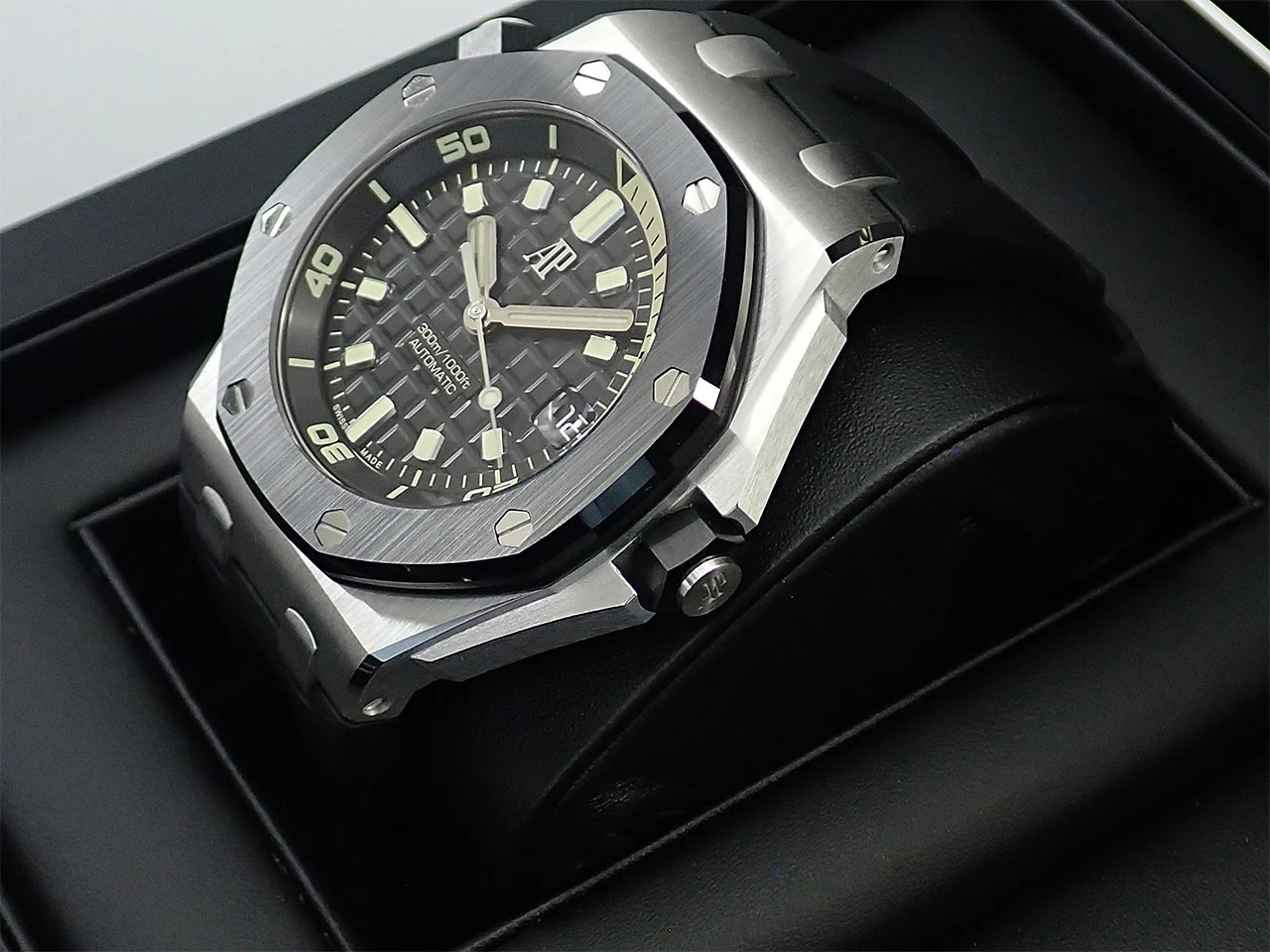 オーデマピゲ ロイヤルオーク オフショア ダイバー Ref.15720CN.OO.A002CA.01 ホワイトゴールド ブラック文字盤 - Image 5