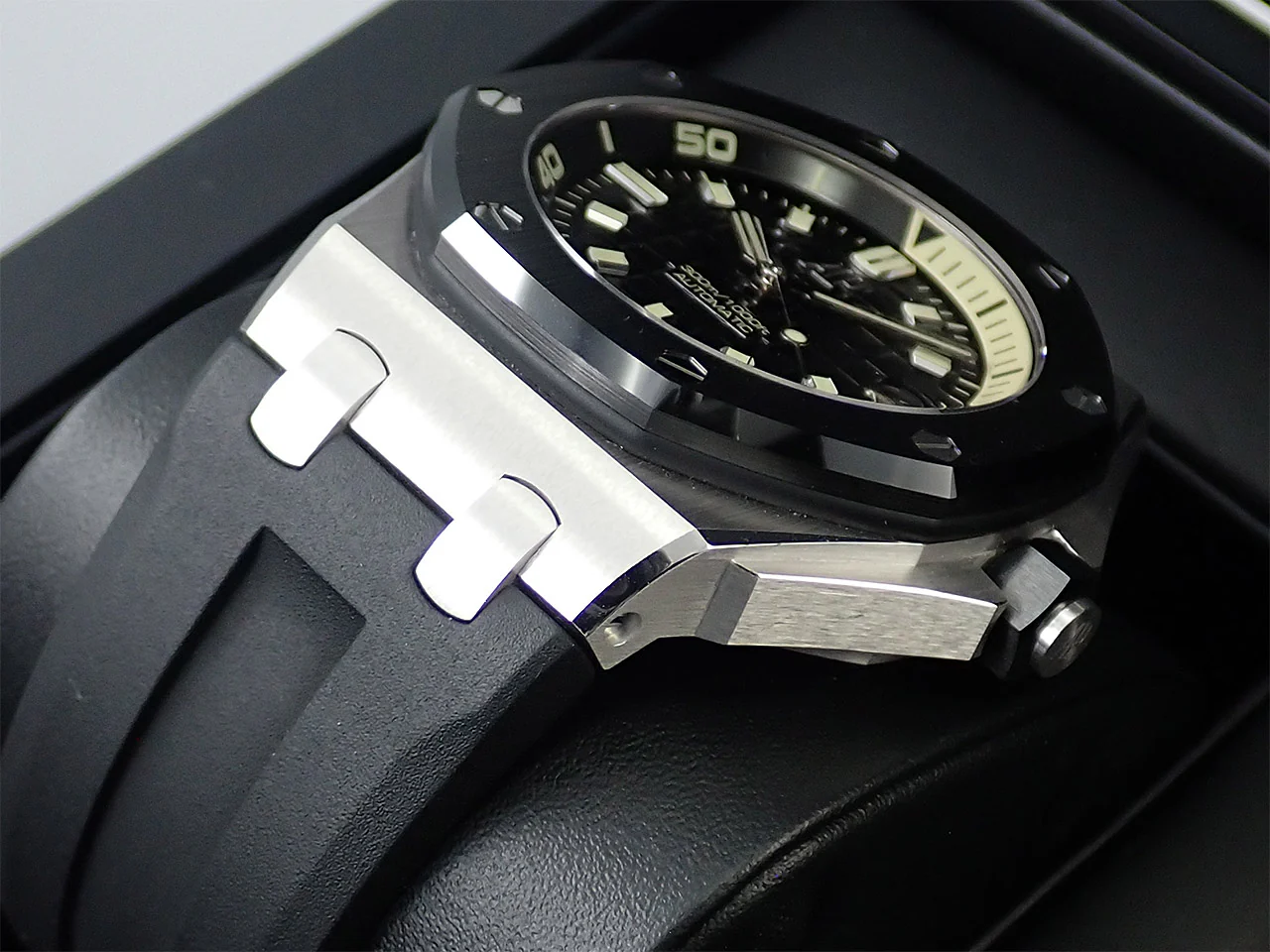 オーデマピゲ ロイヤルオーク オフショア ダイバー Ref.15720CN.OO.A002CA.01 ホワイトゴールド ブラック文字盤 - Image 6