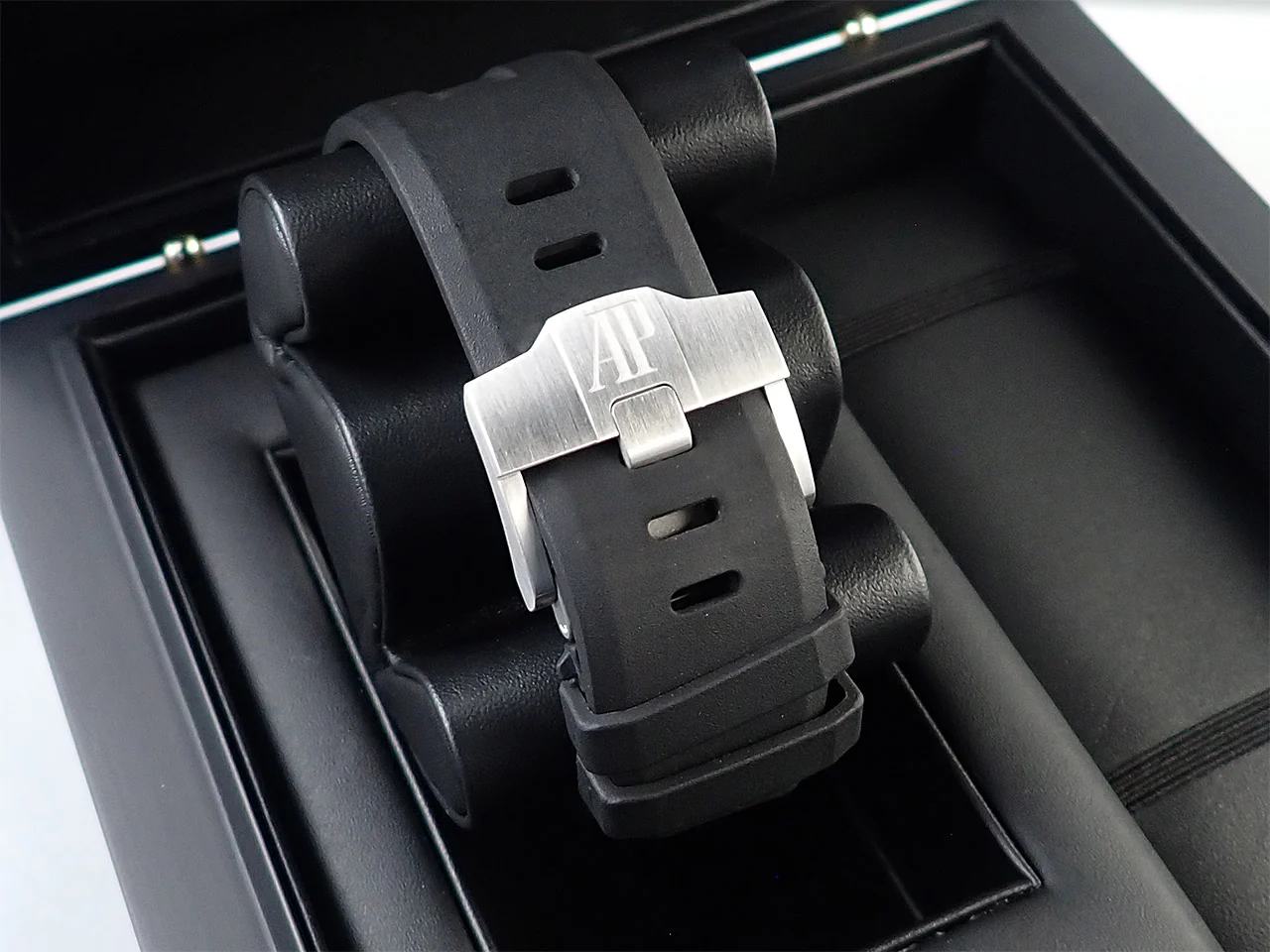 オーデマピゲ ロイヤルオーク オフショア ダイバー Ref.15720CN.OO.A002CA.01 ホワイトゴールド ブラック文字盤 - Image 8