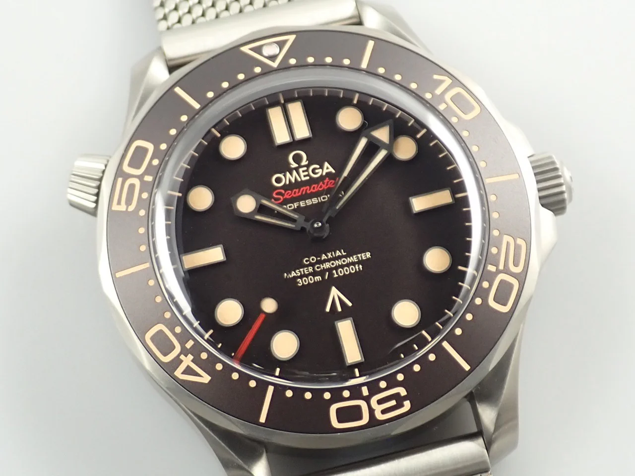 オメガ シーマスター ダイバー 300M コーアクシャル マスター クロノメーター 42MM Ref.210.92.42.20.01.001 ブラウン文字盤 中古 KJH3K607 - Image 4