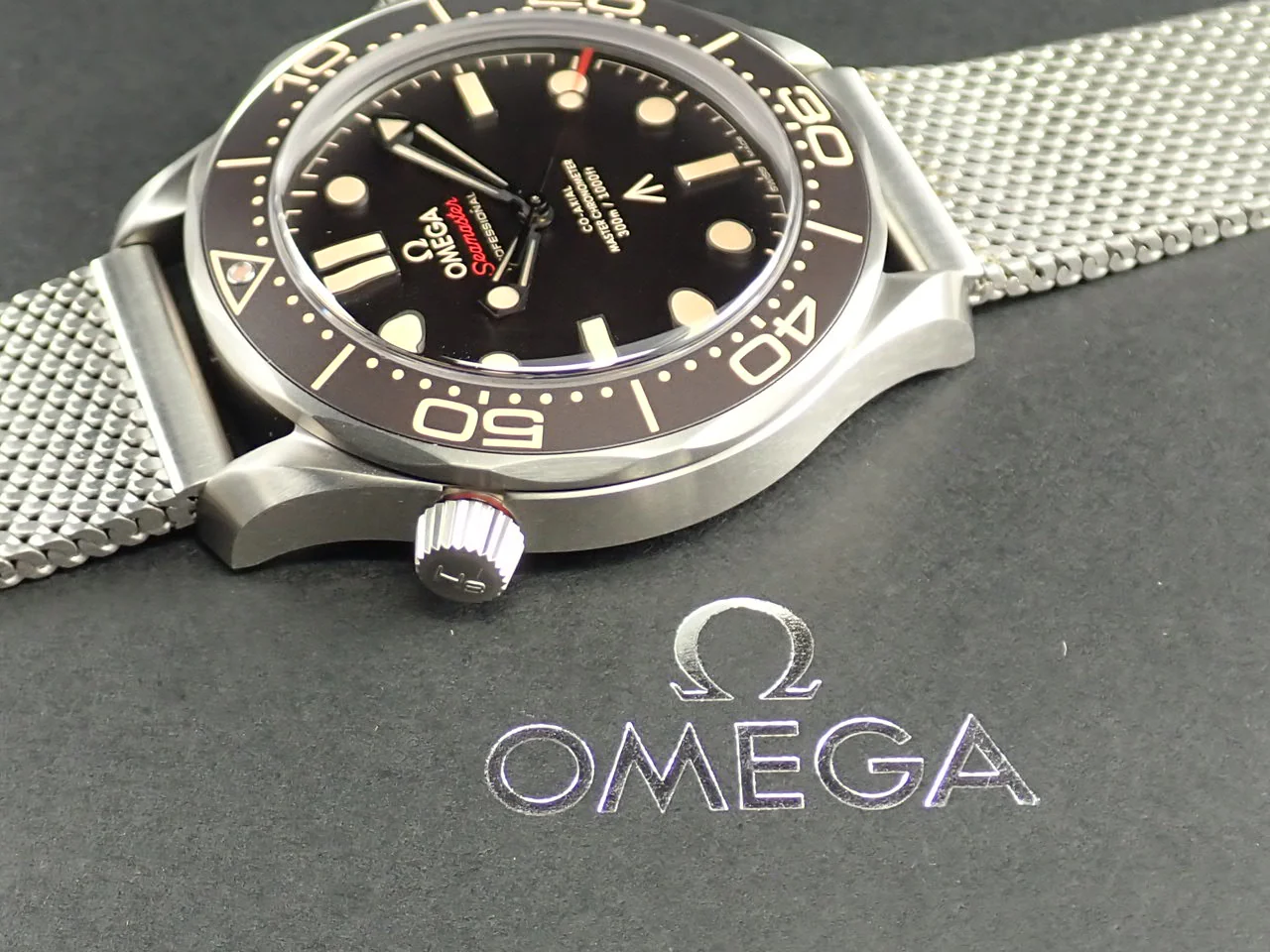 オメガ シーマスター ダイバー 300M コーアクシャル マスター クロノメーター 42MM Ref.210.92.42.20.01.001 ブラウン文字盤 中古 KJH3K607 - Image 5