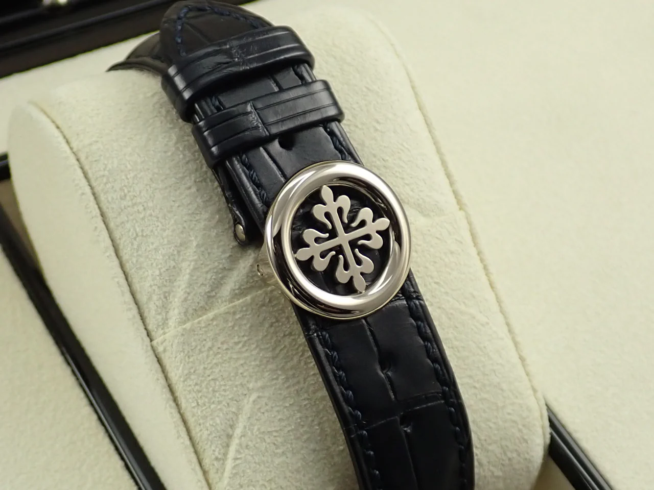 パテックフィリップ コンプリケーション ワールドタイム クロノグラフ Ref.5930G-001 ホワイトゴールド ブルー文字盤 - Image 7