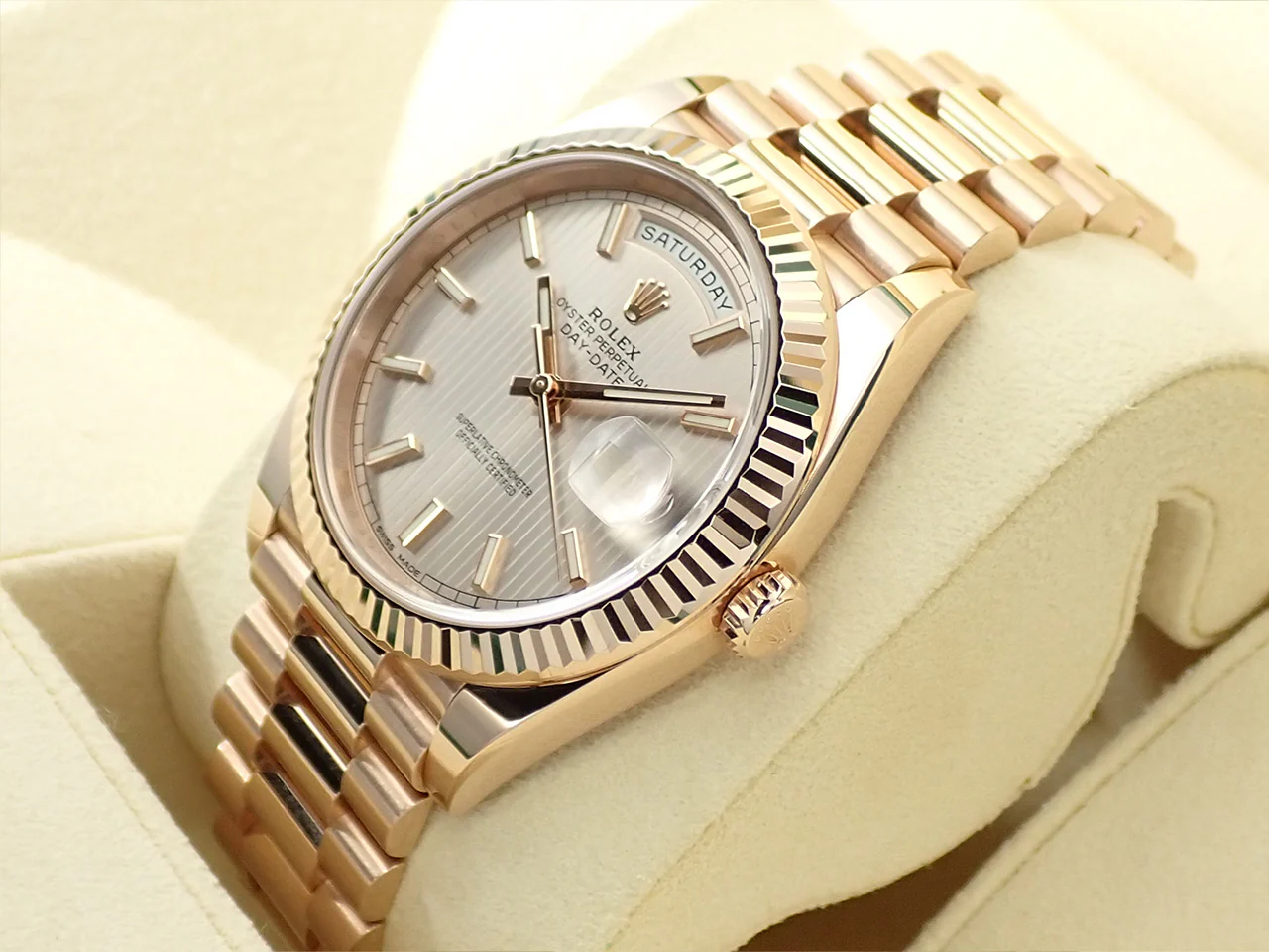 ロレックス デイデイト40 Ref.228235 エバーローズゴールド サンダストストライプ文字盤 - Image 4