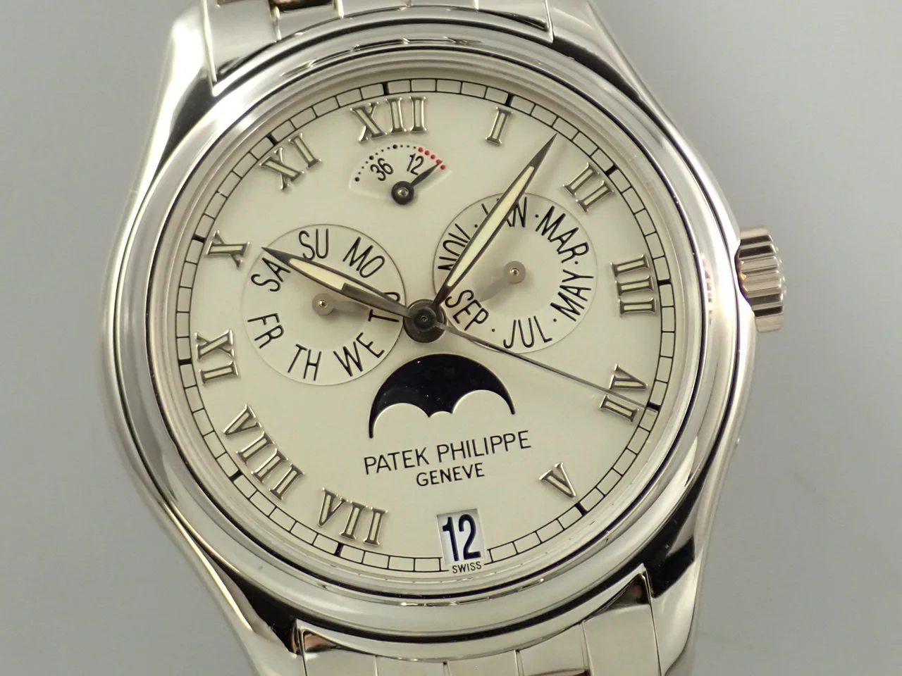 パテックフィリップ アニュアルカレンダー ムーンフェイズ Ref.5036/1G-017 ホワイトゴールド シルバー文字盤 - Image 3