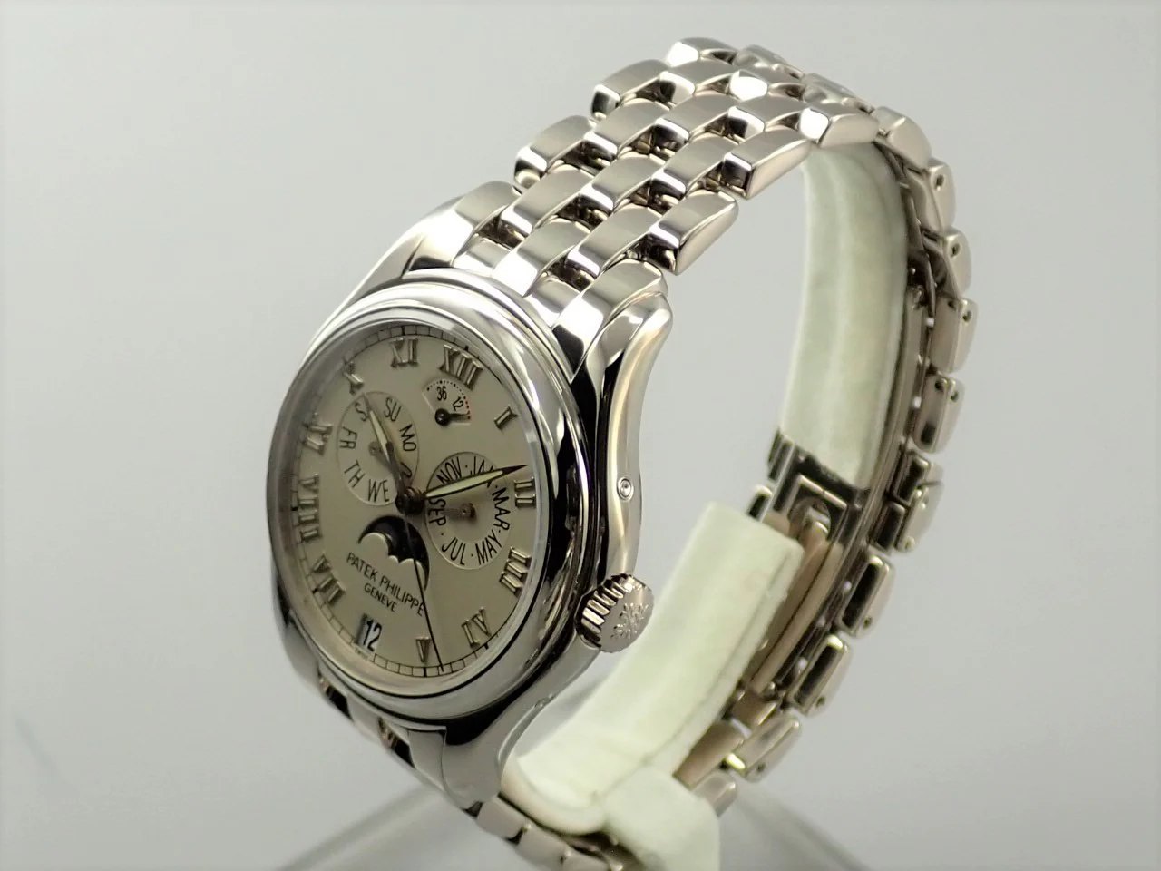 パテックフィリップ アニュアルカレンダー ムーンフェイズ Ref.5036/1G-017 ホワイトゴールド シルバー文字盤 - Image 4