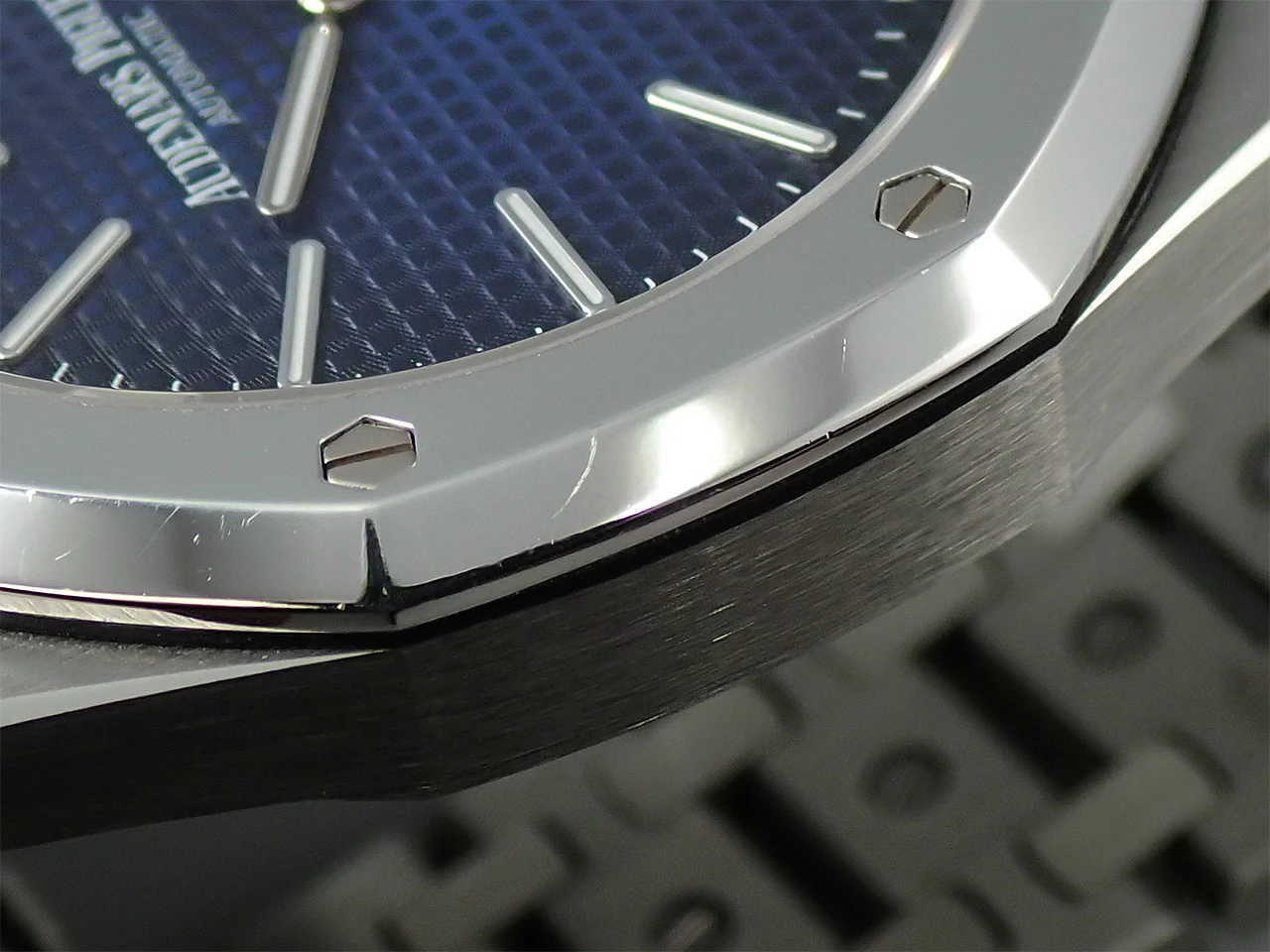 オーデマピゲ ロイヤルオーク ジャンボ エクストラ シン Ref.15202IP.OO.1240IP.01 チタン/プラチナ スモークブルー文字盤 - Image 11