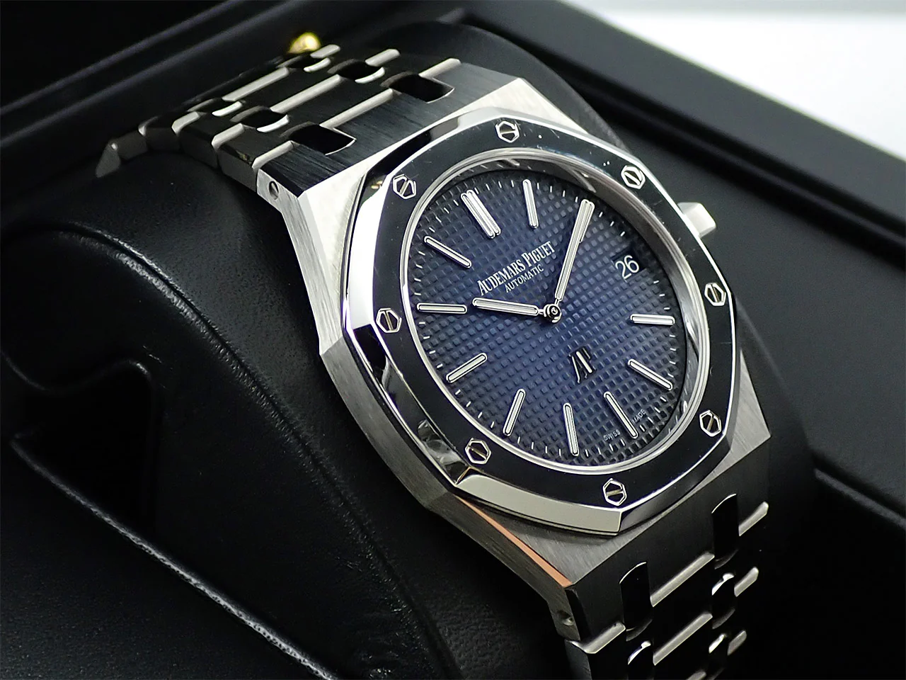オーデマピゲ ロイヤルオーク ジャンボ エクストラ シン Ref.15202IP.OO.1240IP.01 チタン/プラチナ スモークブルー文字盤 - Image 4