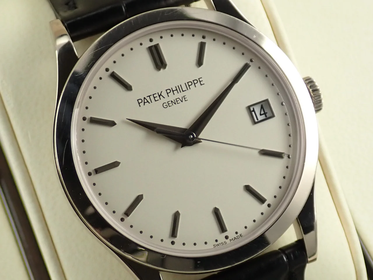 パテックフィリップ カラトラバ Ref.5296G-010 ホワイトゴールド シルバー文字盤 中古 M5715108 - Image 3