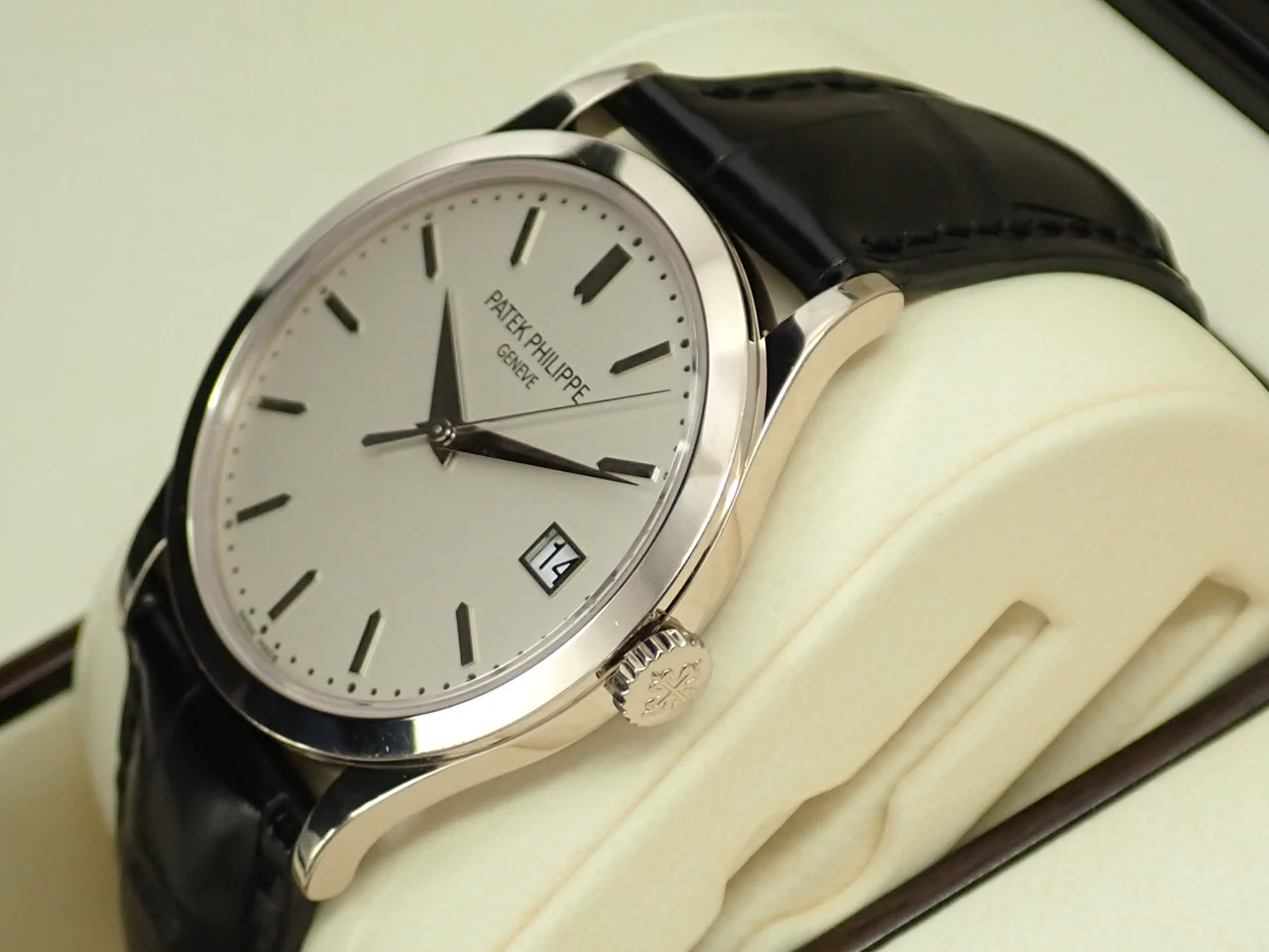 パテックフィリップ カラトラバ Ref.5296G-010 ホワイトゴールド シルバー文字盤 中古 M5715108 - Image 4