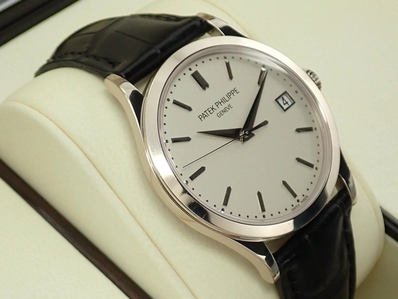 パテックフィリップ カラトラバ Ref.5296G-010 ホワイトゴールド シルバー文字盤 中古 M5715108 - Image 5