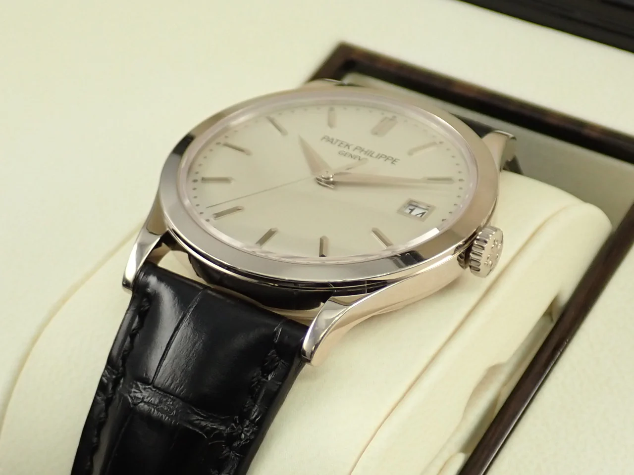 パテックフィリップ カラトラバ Ref.5296G-010 ホワイトゴールド シルバー文字盤 中古 M5715108 - Image 6