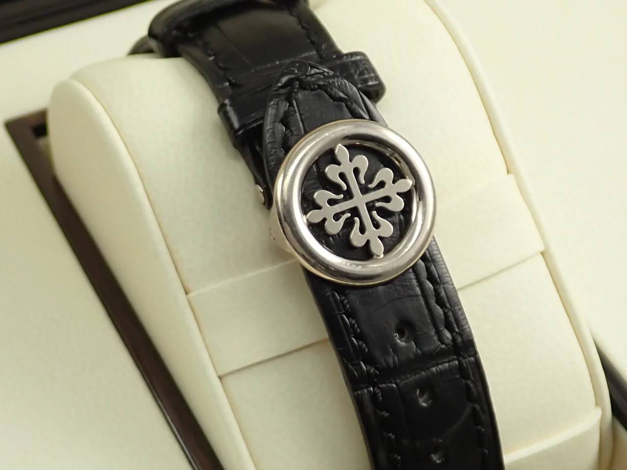 パテックフィリップ カラトラバ Ref.5296G-010 ホワイトゴールド シルバー文字盤 中古 M5715108 - Image 7