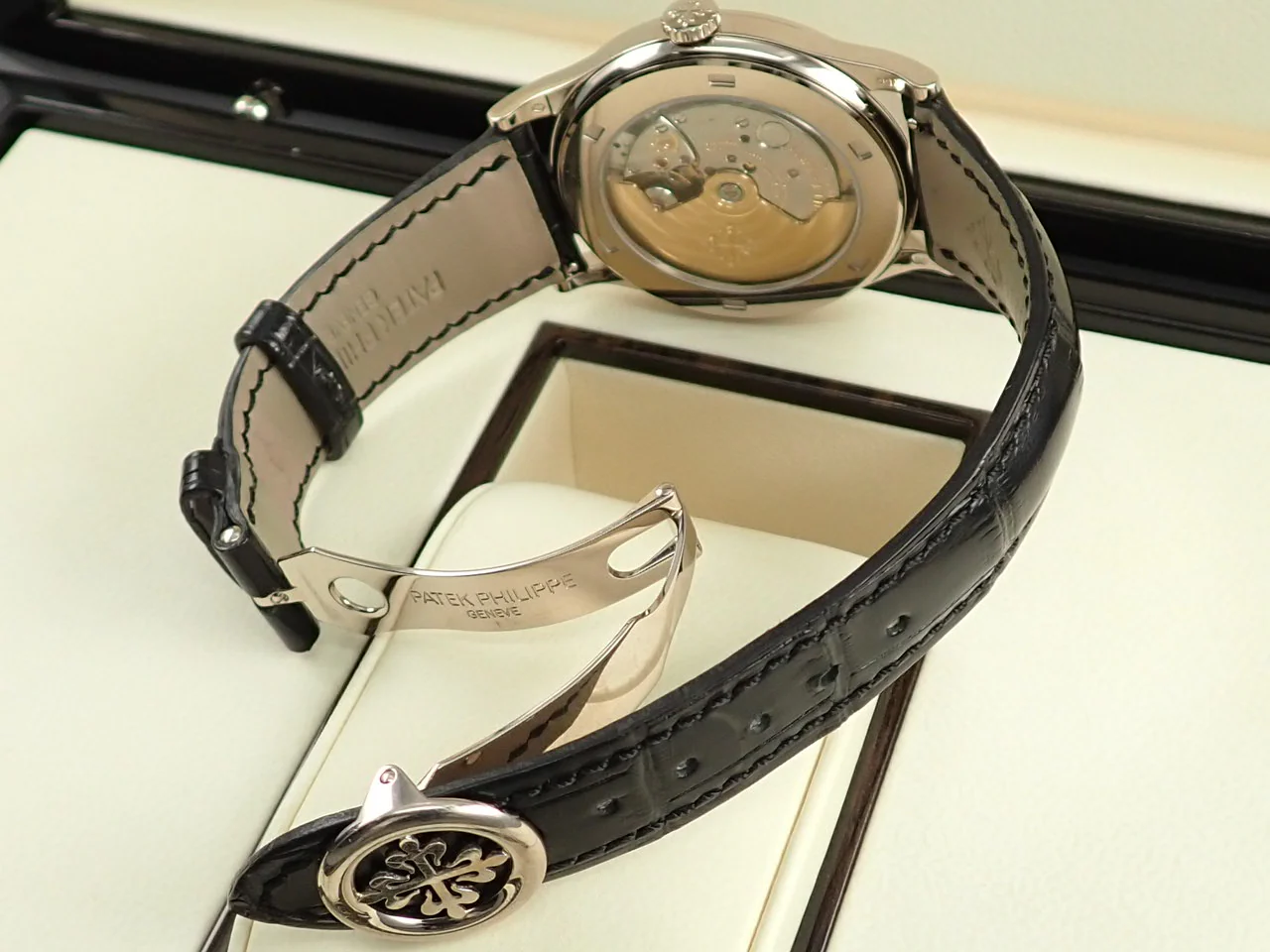 パテックフィリップ カラトラバ Ref.5296G-010 ホワイトゴールド シルバー文字盤 中古 M5715108 - Image 8