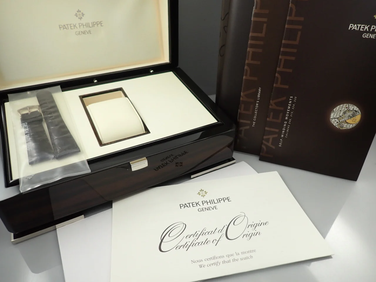 パテックフィリップ カラトラバ Ref.5296G-010 ホワイトゴールド シルバー文字盤 中古 M5715108 - Image 9