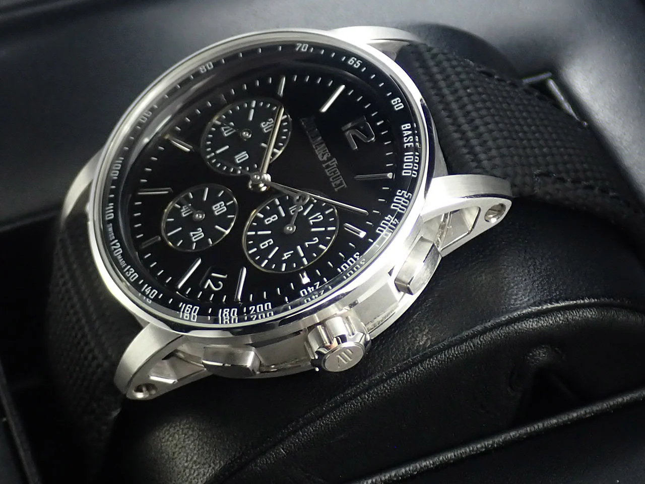 オーデマピゲ CODE 11.59 バイ オーデマ ピゲ クロノグラフ Ref.26393BC.OO.A002CR.01 ホワイトゴールド ブラックラッカー文字盤 - Image 4