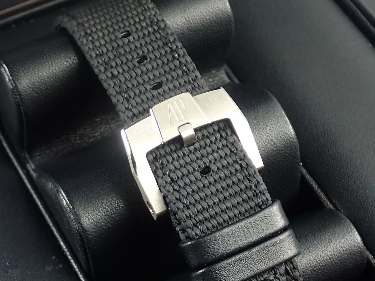 オーデマピゲ CODE 11.59 バイ オーデマ ピゲ クロノグラフ Ref.26393BC.OO.A002CR.01 ホワイトゴールド ブラックラッカー文字盤 - Image 8