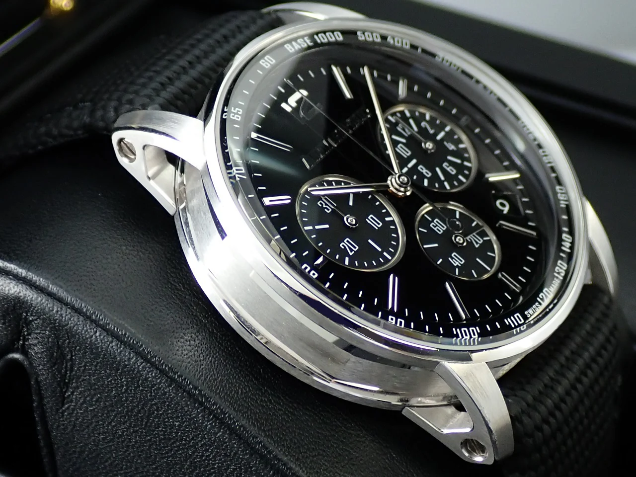 オーデマピゲ CODE 11.59 バイ オーデマ ピゲ クロノグラフ Ref.26393BC.OO.A002CR.01 ホワイトゴールド ブラックラッカー文字盤 - Image 4