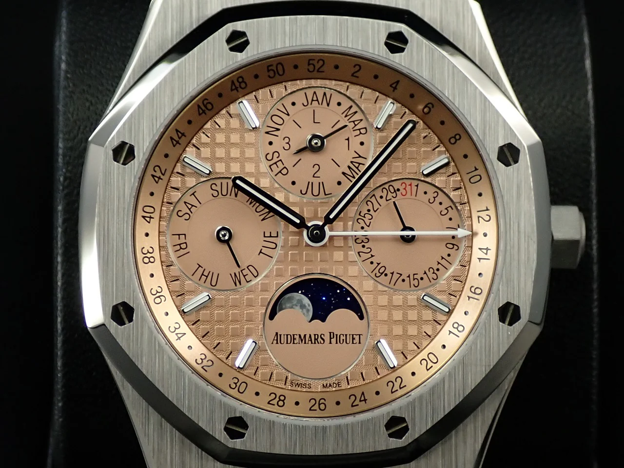 オーデマピゲ ロイヤルオーク パーペチュアルカレンダー Ref.26615TI.OO.1220TI.01 チタン サーモン文字盤 - Image 3