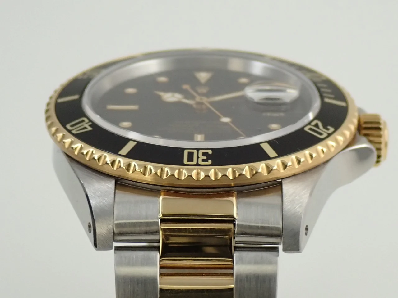 ロレックス サブマリーナー デイト Ref.16803 ステンレススチール/イエローゴールド ブラック文字盤 美中古 P25TC7J0 - Image 6