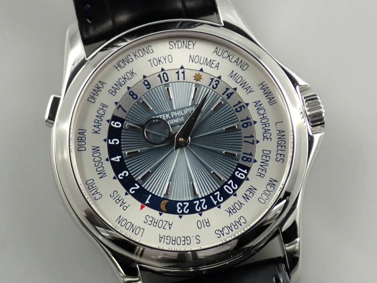 パテックフィリップ コンプリケーション ワールドタイム Ref.5130P-001 プラチナ シルバー/ブルー文字盤 - Image 3