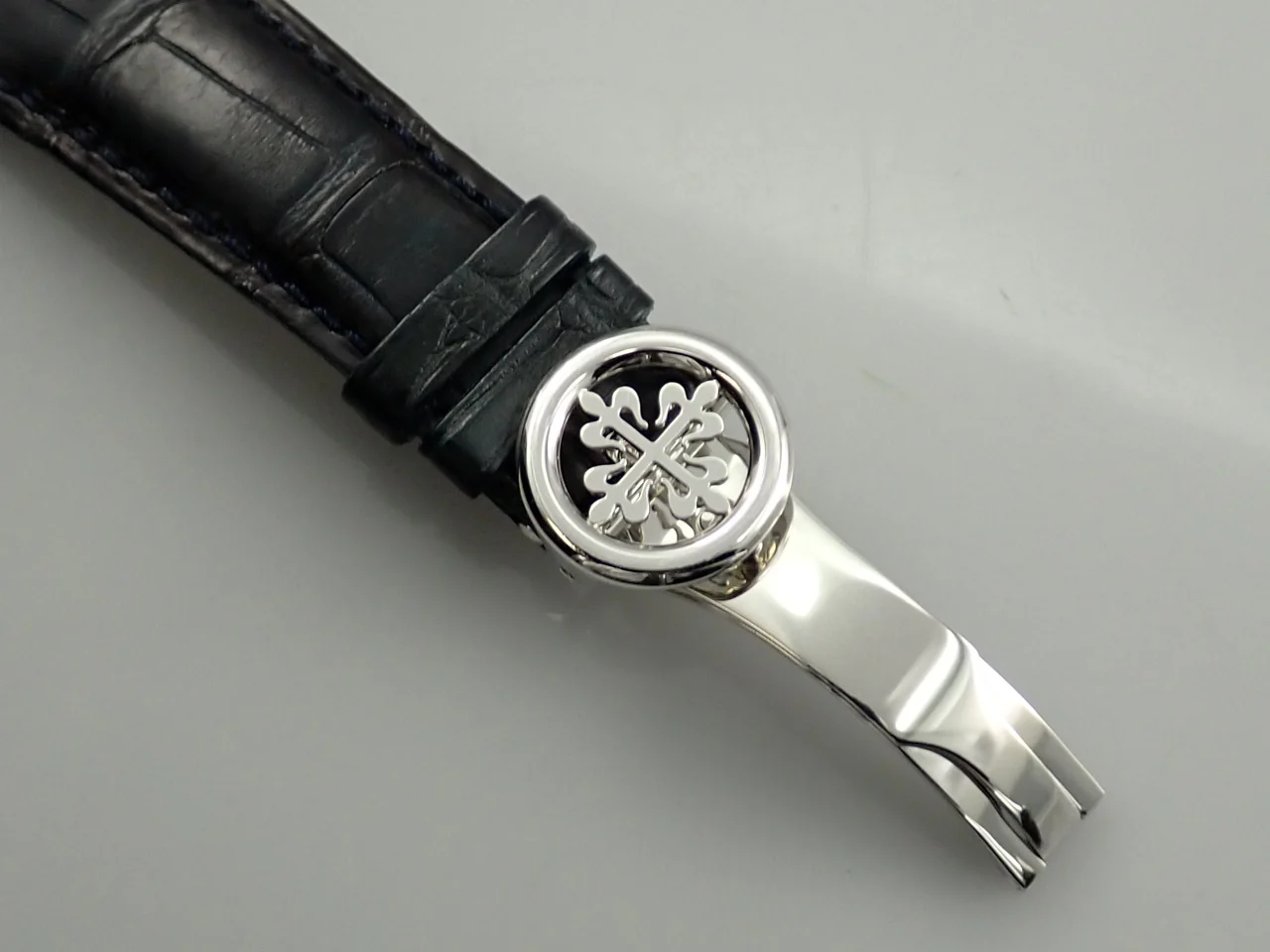 パテックフィリップ コンプリケーション ワールドタイム Ref.5130P-001 プラチナ シルバー/ブルー文字盤 - Image 9