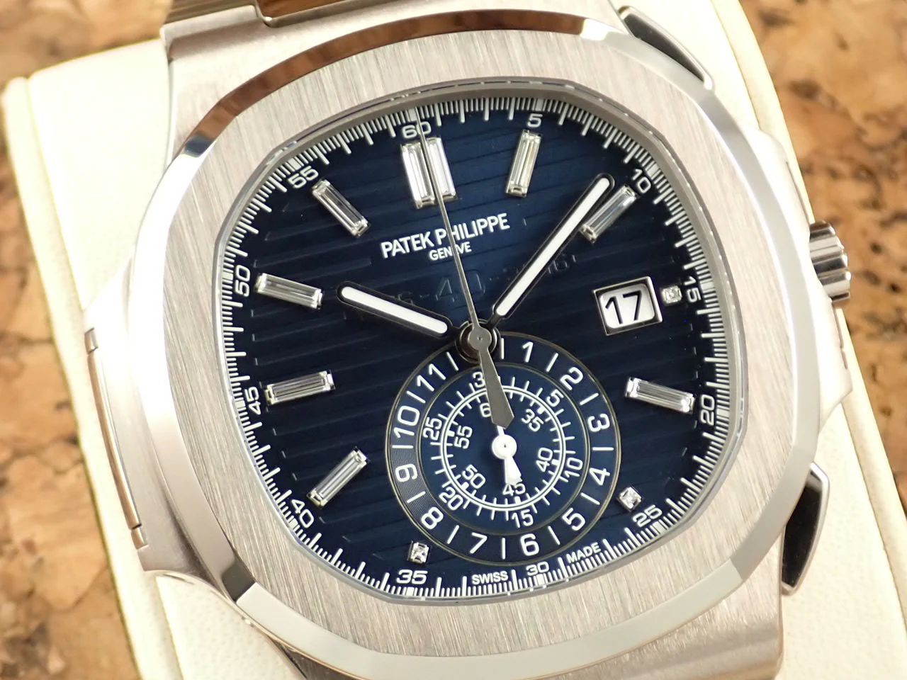 パテックフィリップ ノーチラス クロノグラフ 40周年記念 Ref.5976/1G-001 ホワイトゴールド ブルー・ソレイユ文字盤 - Image 3