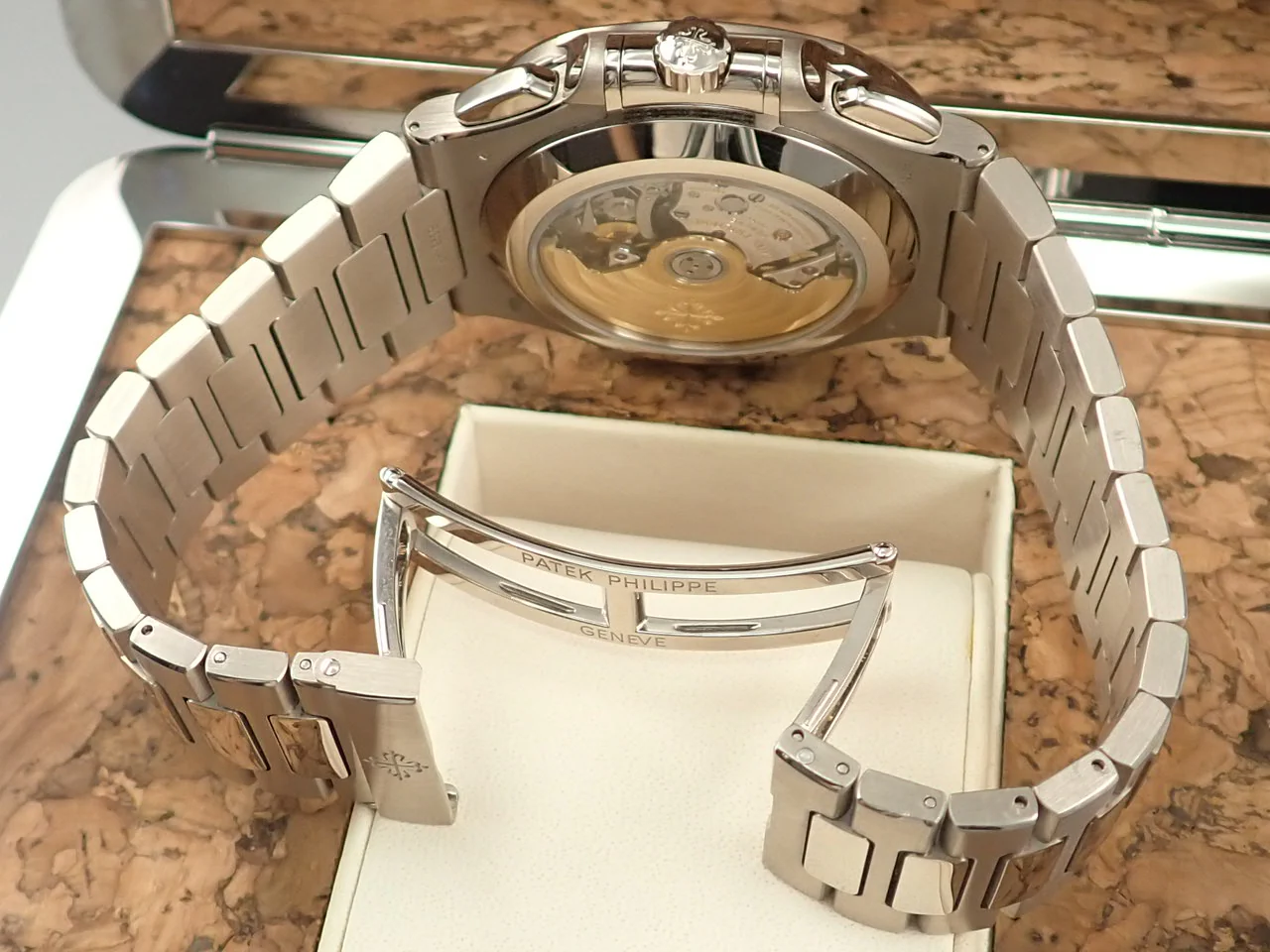 パテックフィリップ ノーチラス クロノグラフ 40周年記念 Ref.5976/1G-001 ホワイトゴールド ブルー・ソレイユ文字盤 - Image 8