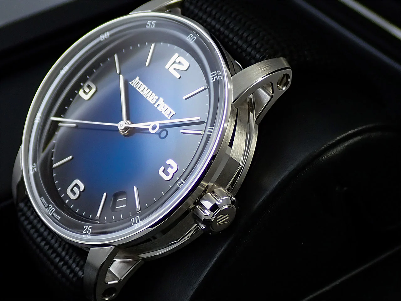 オーデマピゲ CODE 11.59 バイ オーデマ ピゲ Ref.15210BC.OO.A002KB.01 ホワイトゴールド スモークブルーラッカー文字盤 - Image 5