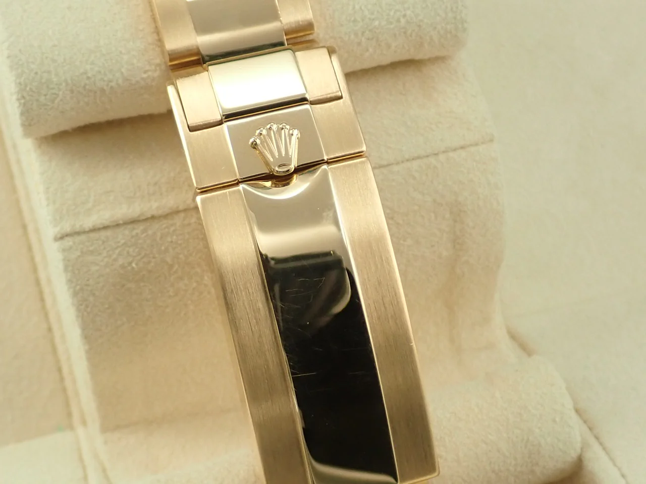 ロレックス サブマリーナー デイト Ref.116618LN イエローゴールド ブラック文字盤 - Image 7