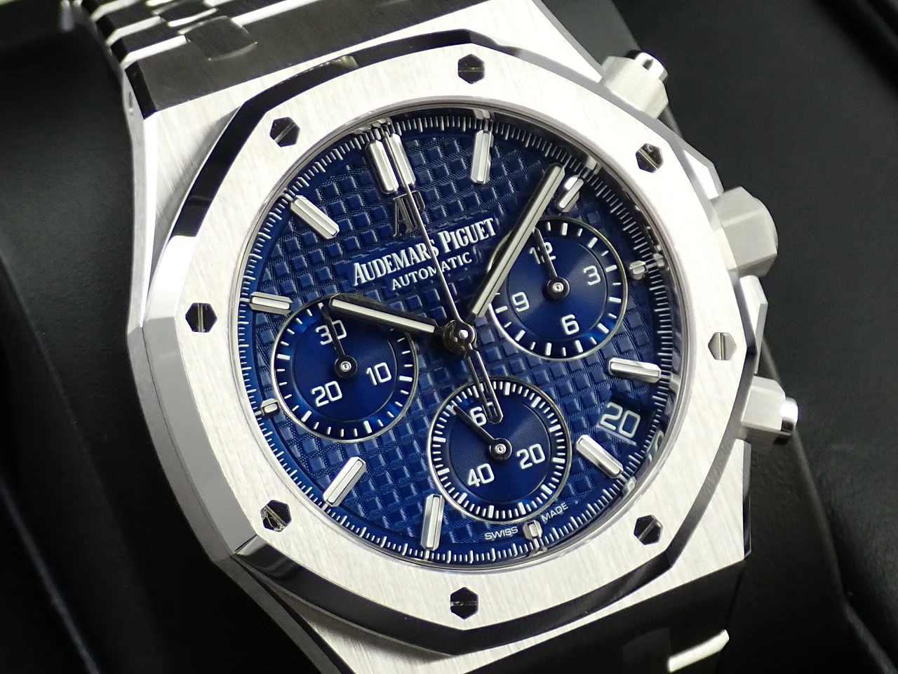 オーデマピゲ ロイヤルオーク クロノグラフ Ref.26239BC.OO.1220BC.01 ホワイトゴールド ブルー文字盤 - Image 3