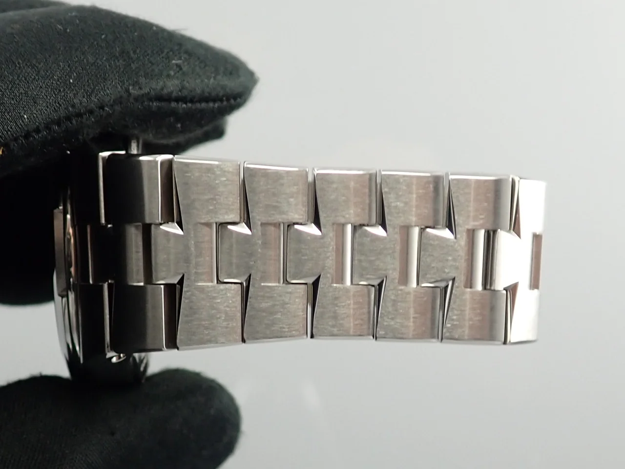 ヴァシュロンコンスタンタン オーヴァーシーズ Ref.4500V/110A-B126 シルバー文字盤 極美品 UL473886 - Image 9