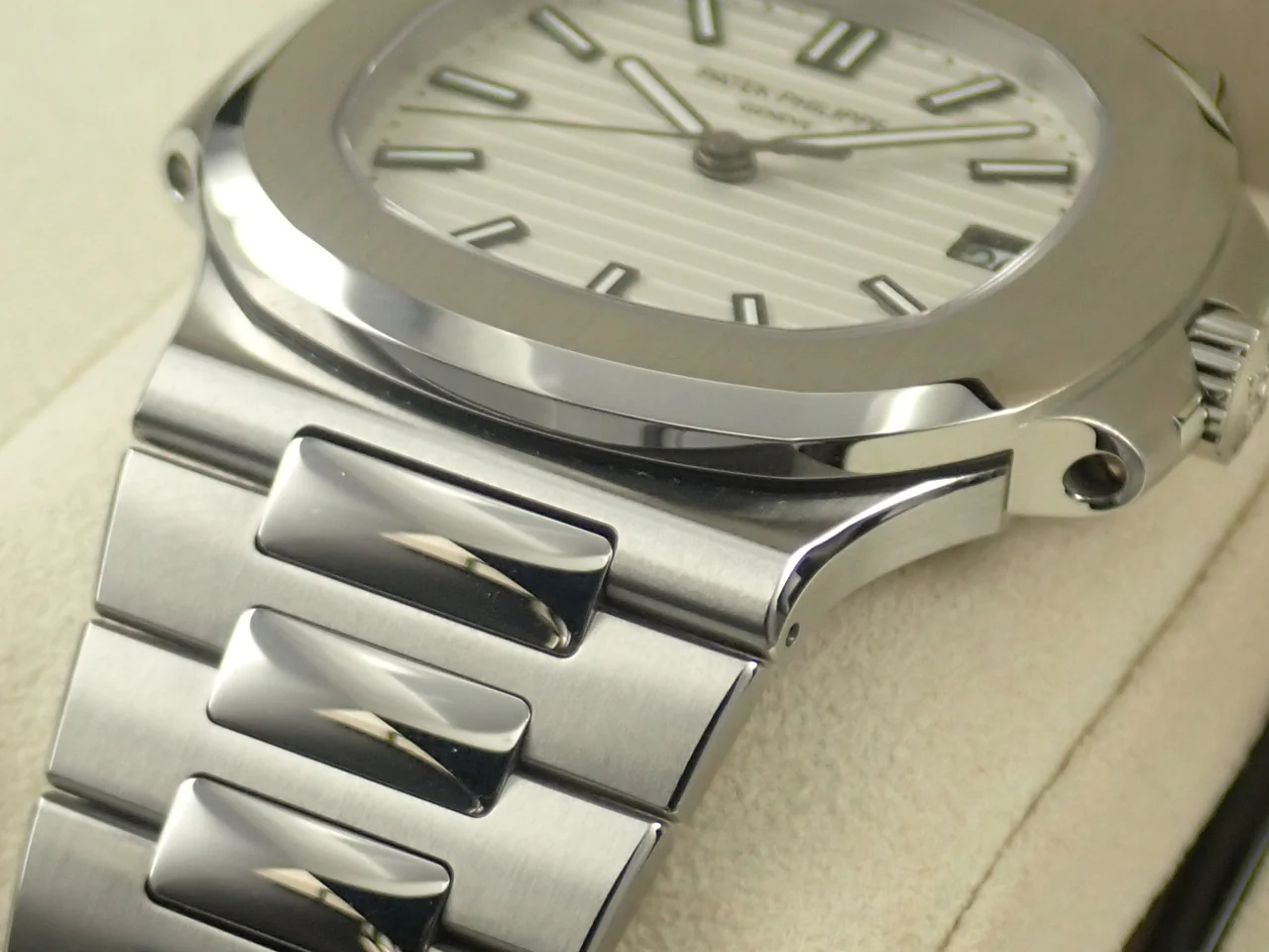 パテックフィリップ ノーチラス Ref.5711/1A-011 ステンレススチール ホワイト文字盤 - Image 6