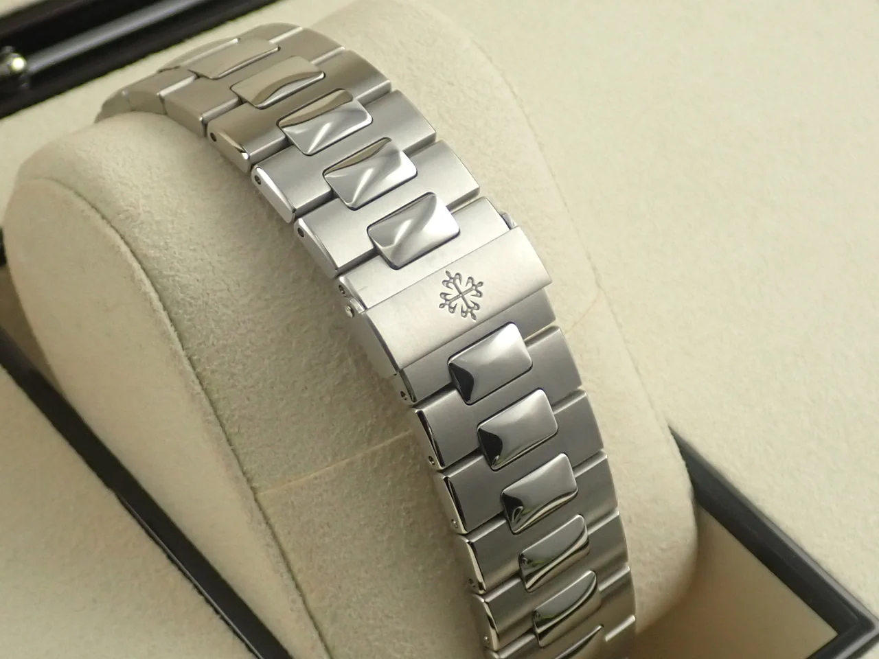 パテックフィリップ ノーチラス Ref.5711/1A-011 ステンレススチール ホワイト文字盤 - Image 7