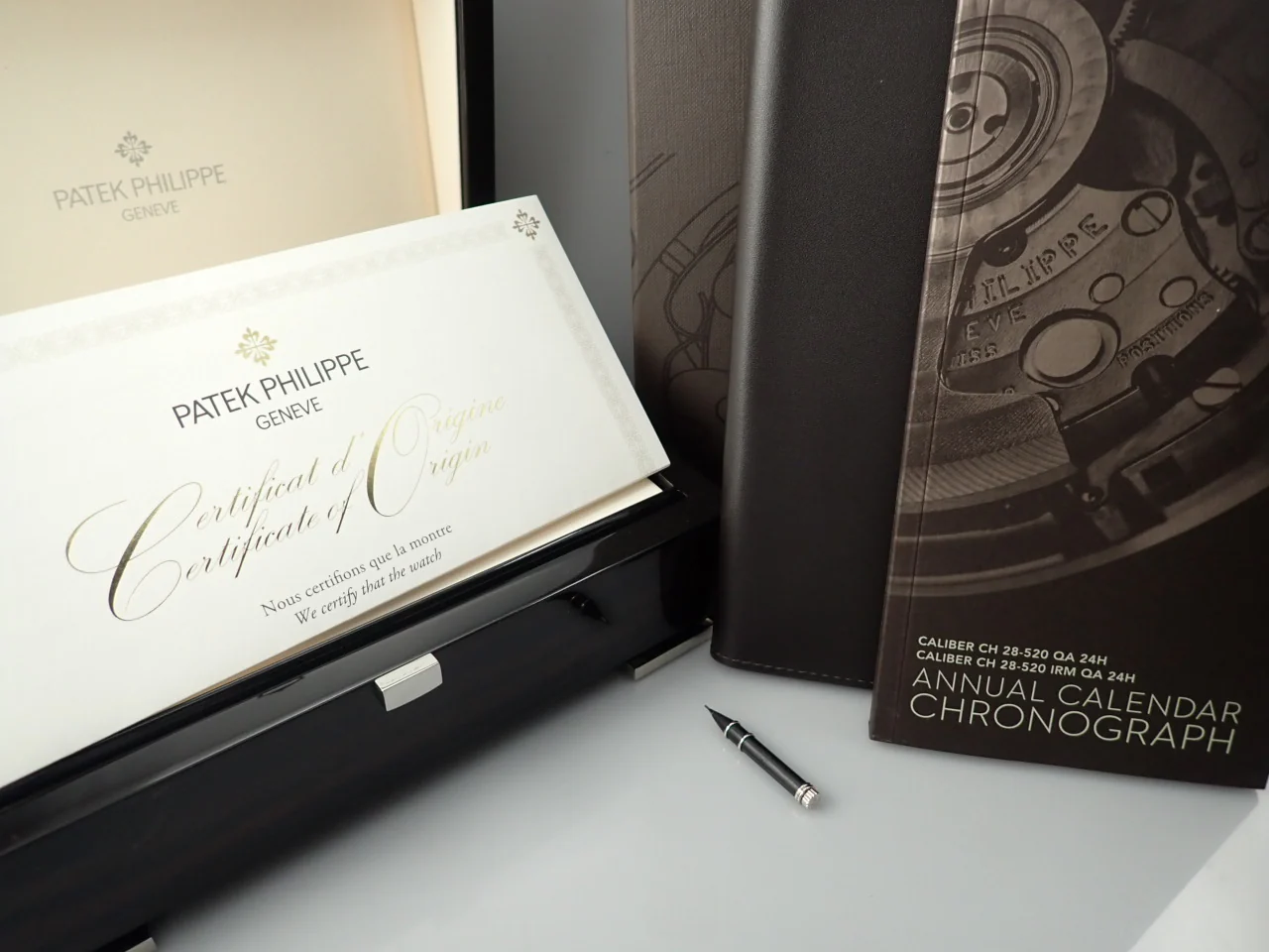 パテックフィリップ アニュアルカレンダー クロノグラフ Ref.5961P-001 プラチナ マット・ブルー・オパーリン文字盤 - Image 10