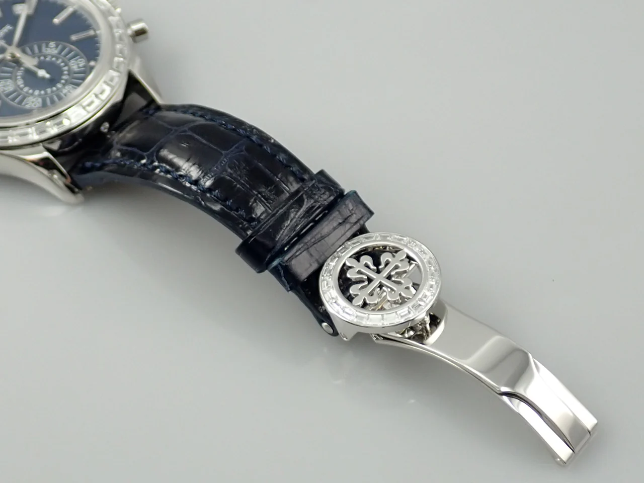 パテックフィリップ アニュアルカレンダー クロノグラフ Ref.5961P-001 プラチナ マット・ブルー・オパーリン文字盤 - Image 8