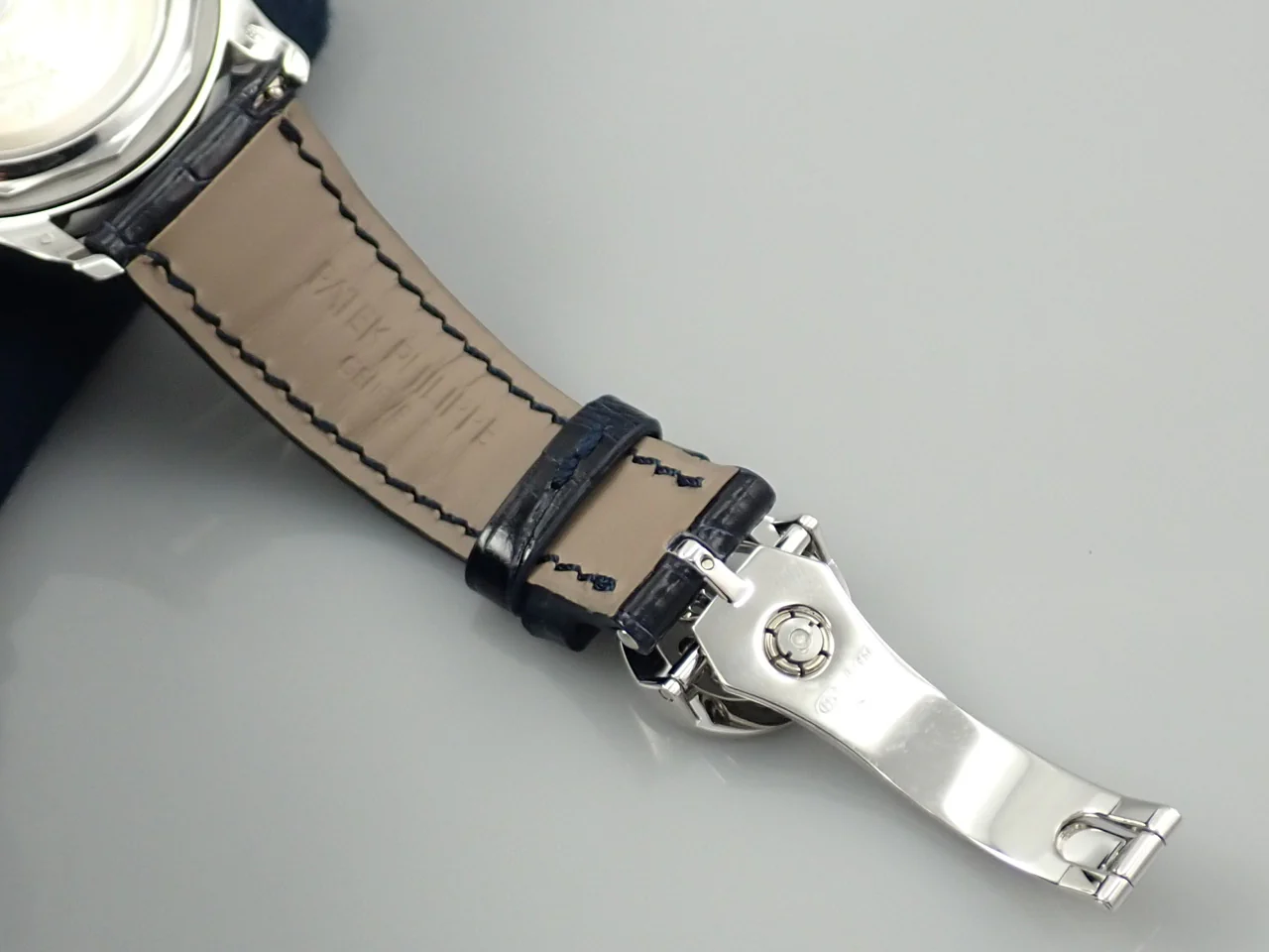 パテックフィリップ アニュアルカレンダー クロノグラフ Ref.5961P-001 プラチナ マット・ブルー・オパーリン文字盤 - Image 9