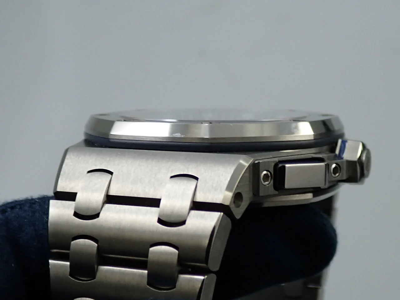 オーデマピゲ ロイヤルオーク オフショア クロノグラフ Ref.26480TI.OO.A027CA.01 チタン ブルー文字盤 - Image 8