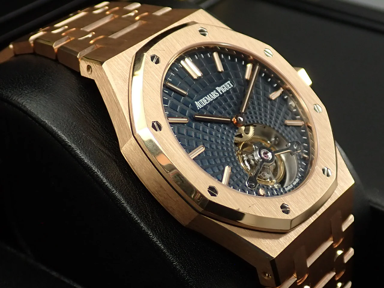 オーデマピゲ ロイヤルオーク トゥールビヨン エクストラ シン Ref.26510OR.OO.1220OR.01 ピンクゴールド ブルー文字盤 - Image 4