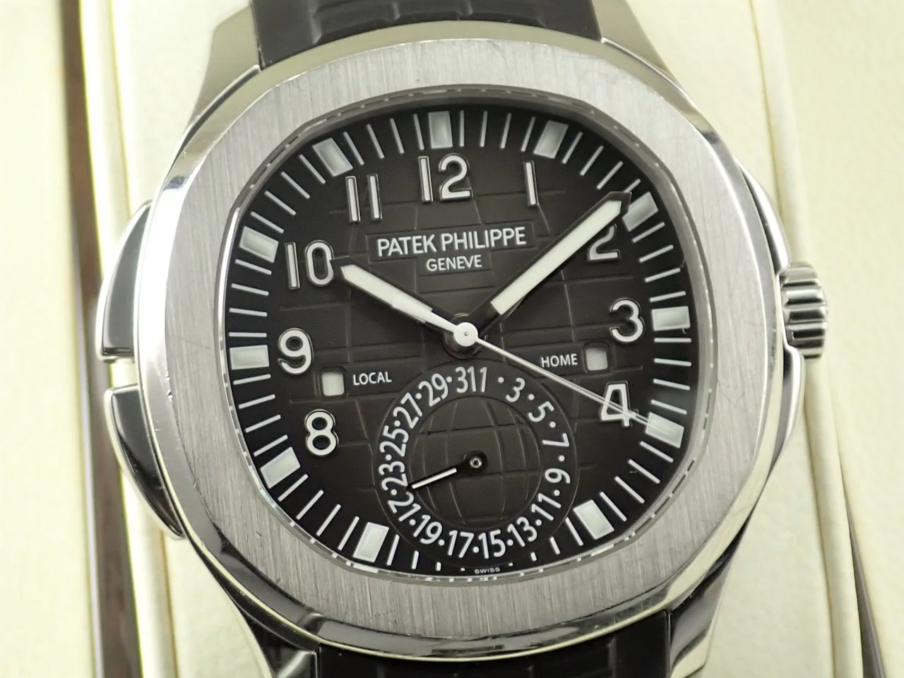 パテックフィリップ アクアノート トラベルタイム Ref.5164A-001 ステンレススチール ブラック文字盤 - Image 3