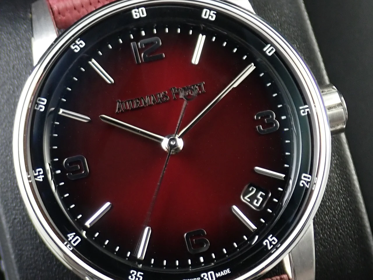 オーデマピゲ CODE 11.59 バイ オーデマ ピゲ Ref.15210BC.OO.A500KB.01 ホワイトゴールド スモークバーガンディーラッカー文字盤 - Image 3