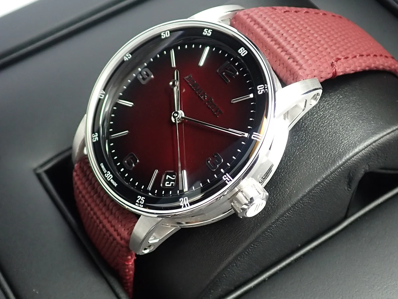 オーデマピゲ CODE 11.59 バイ オーデマ ピゲ Ref.15210BC.OO.A500KB.01 ホワイトゴールド スモークバーガンディーラッカー文字盤 - Image 5