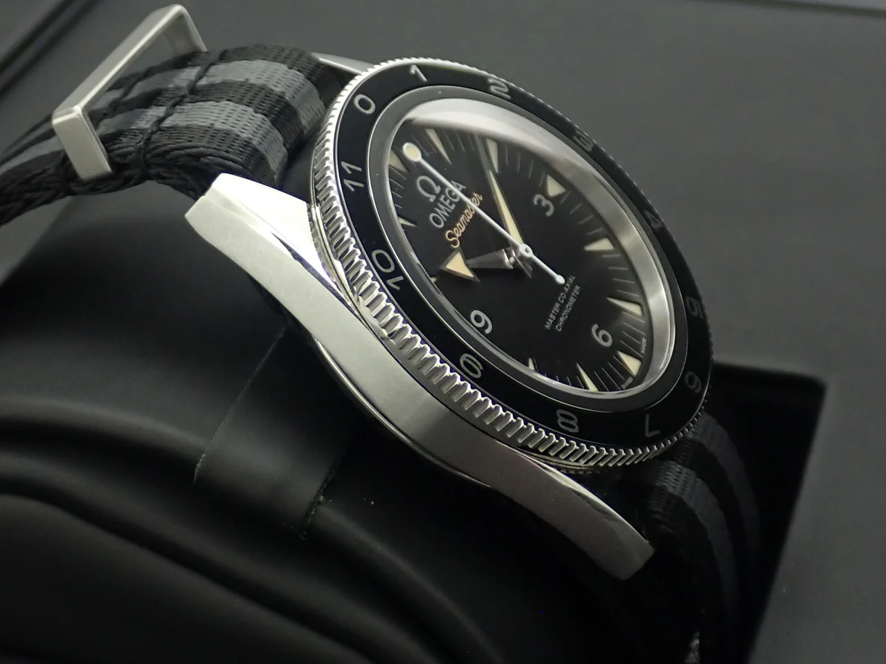 オメガ シーマスター 300 スペクター Ref.233.32.41.21.01.001 ブラック文字盤 極美品 Y9X4U143 - Image 4