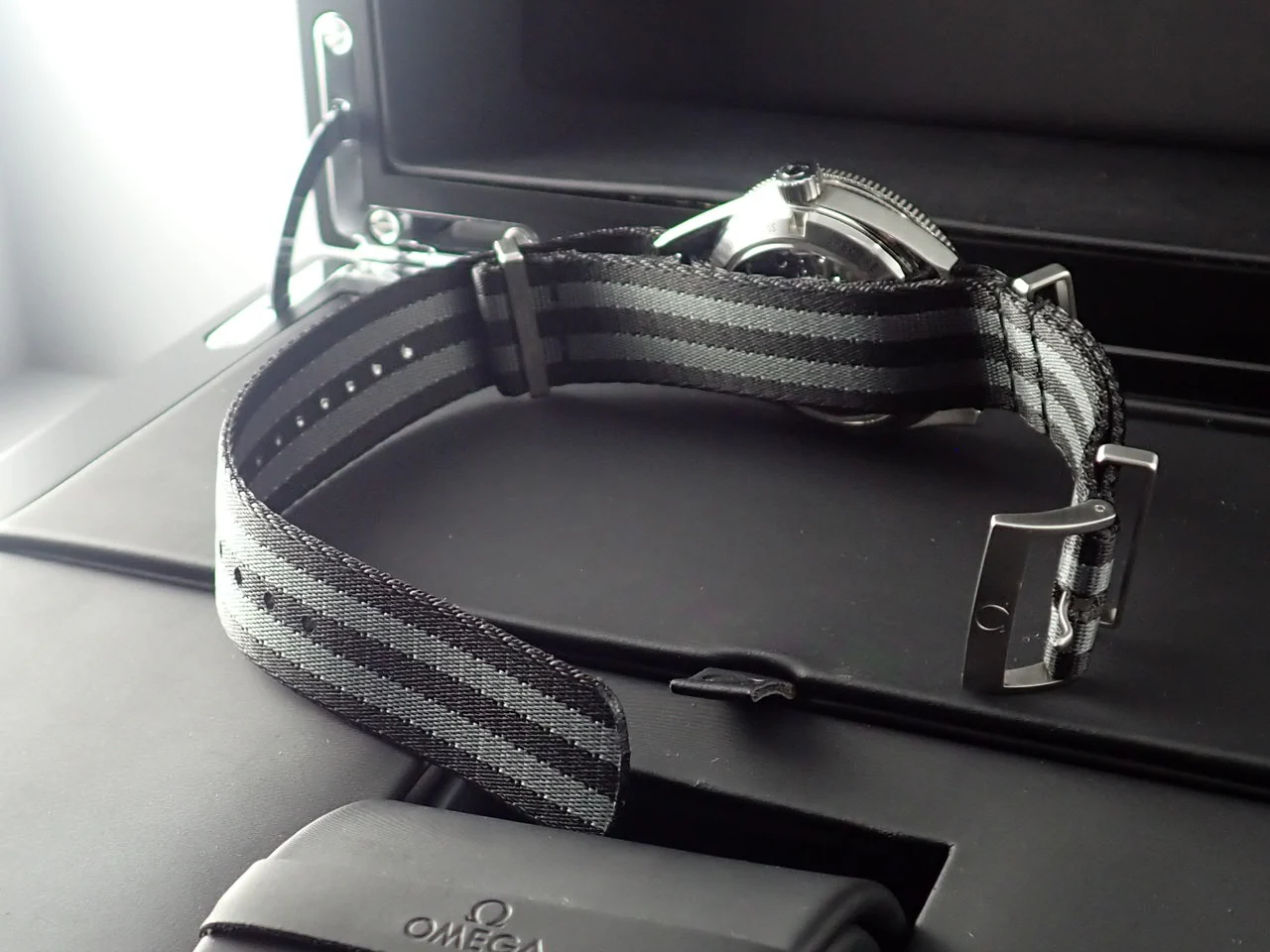 オメガ シーマスター 300 スペクター Ref.233.32.41.21.01.001 ブラック文字盤 極美品 Y9X4U143 - Image 8